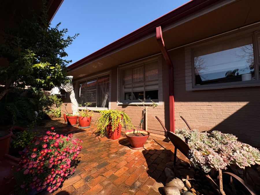4 Bedroom Property for Sale in Wilkoppies North West